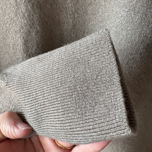 Franco Ziche Wool-Cashmere Blend Beige V-Neck Sweater (Made in Italy) - Picture 5 of 11